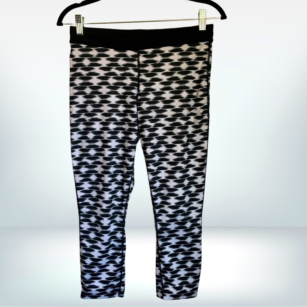 Nike Dri-fit Black and White Capri Athletic Drawstring Leggings, size M